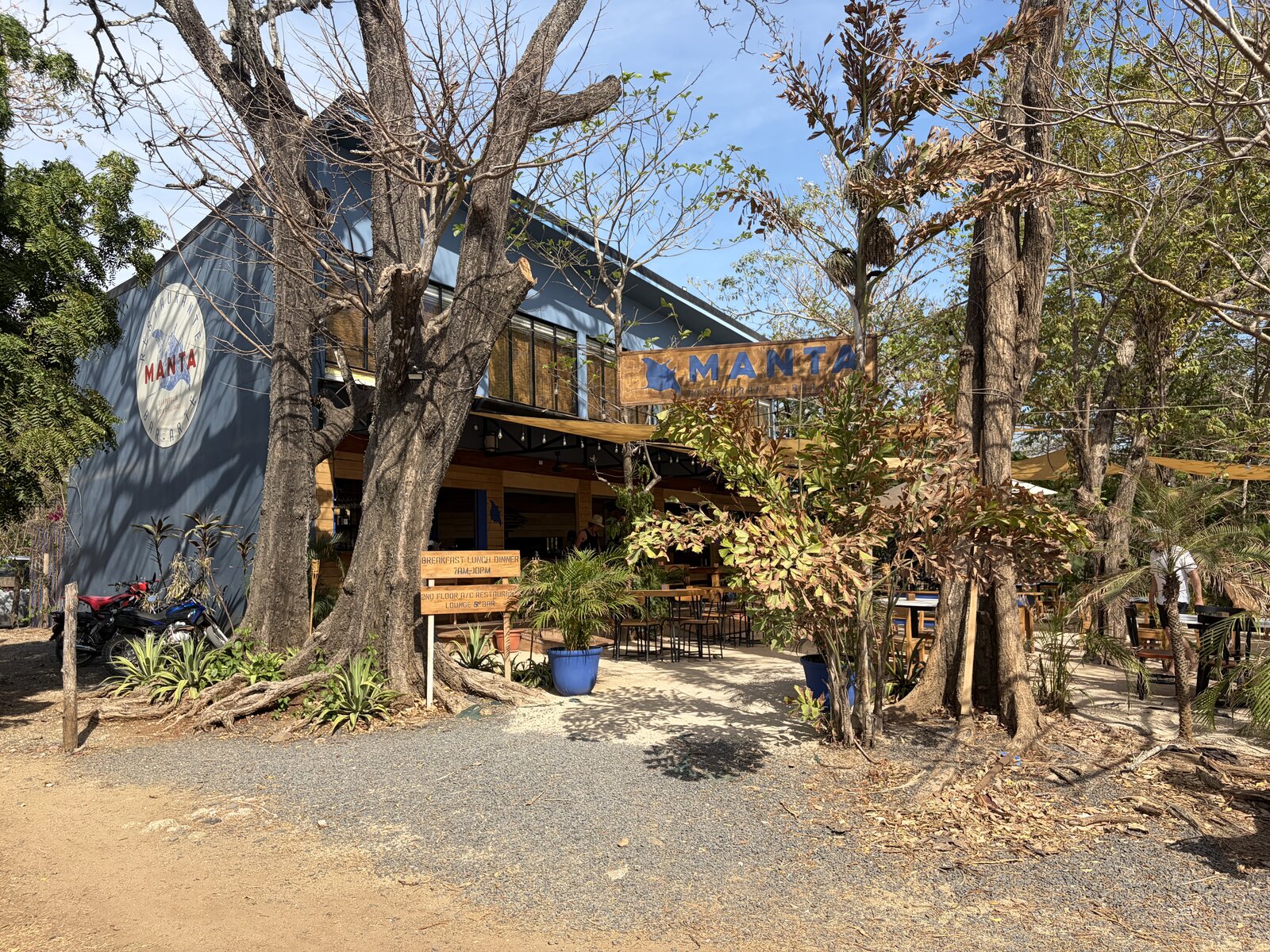Manta — a restaurant by the ocean